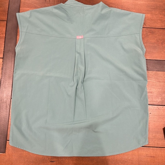 NWT Women’s Figs Rafaela FreeX Scrub Top - Picture 2 of 4